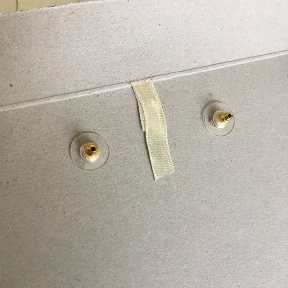 Cote D’Azur Fashion Jewelry Faux Pearl Necklace and Earrings Set - Picture 6 of 13